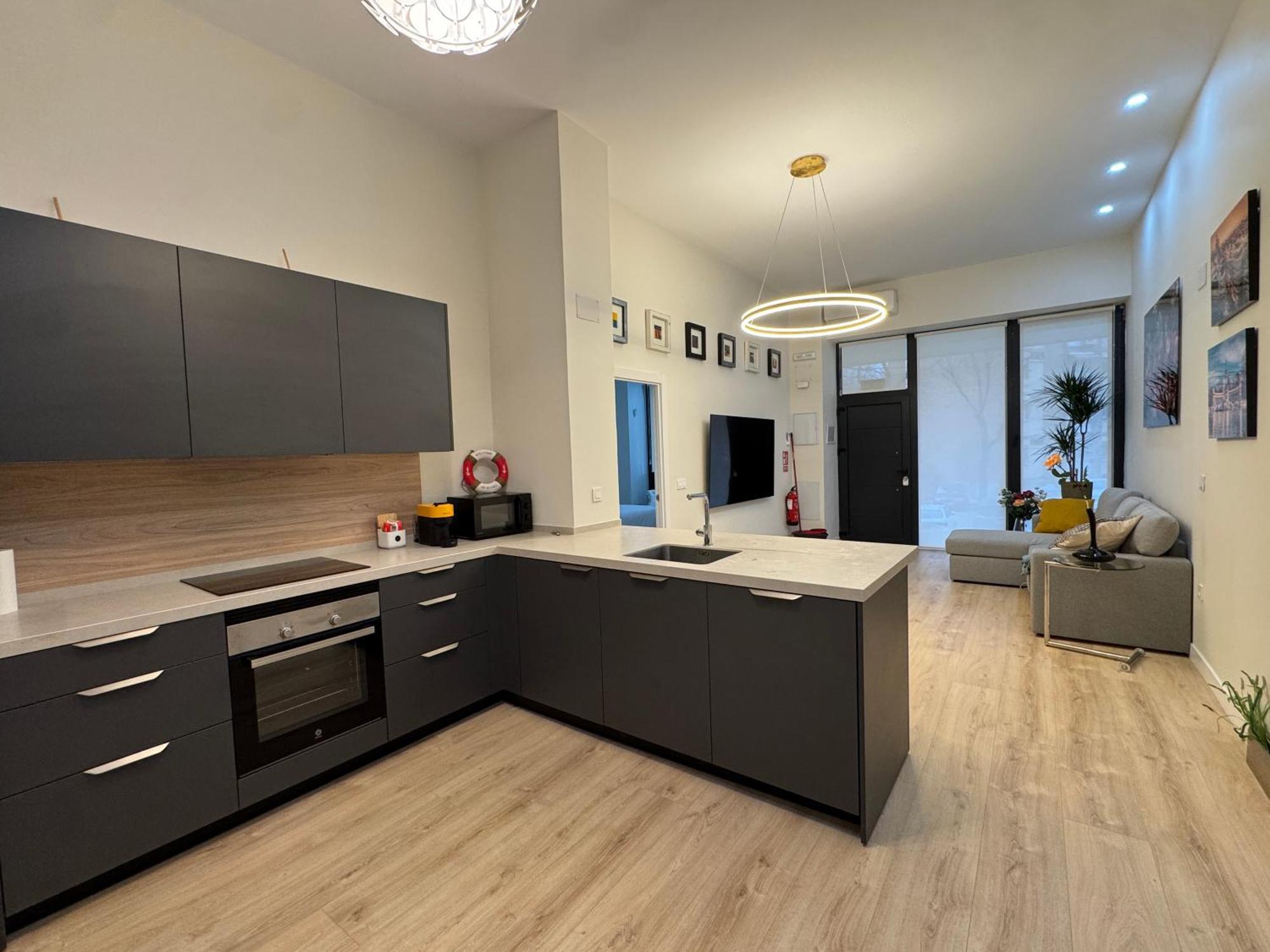 Luxury Suite Wifi Ac Servicios En La Puerta マドリード エクステリア 写真